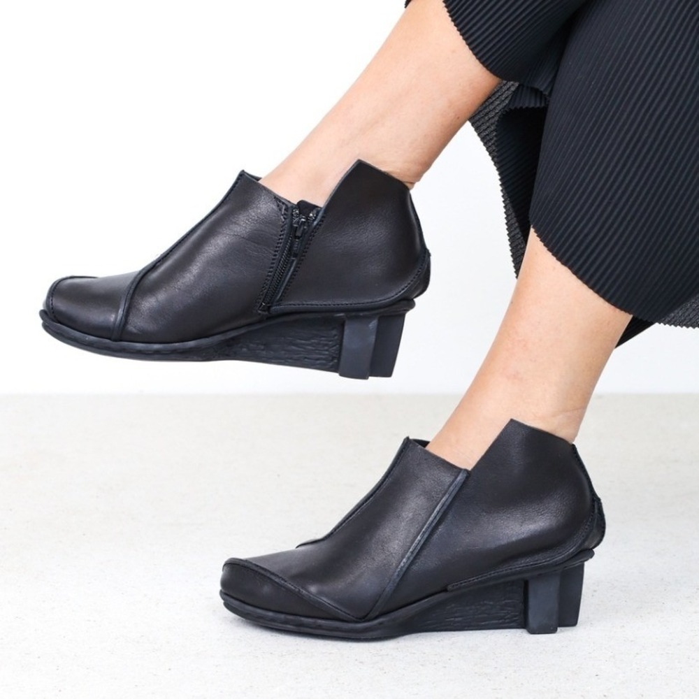 Trippen Coal F Short Bootie Wedge Ankle Boots Black Leather Sz 38 / 7.5
